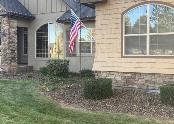 Boise, Kuna, Meridian, Eagle, Nampa Flower Bed Maintenance